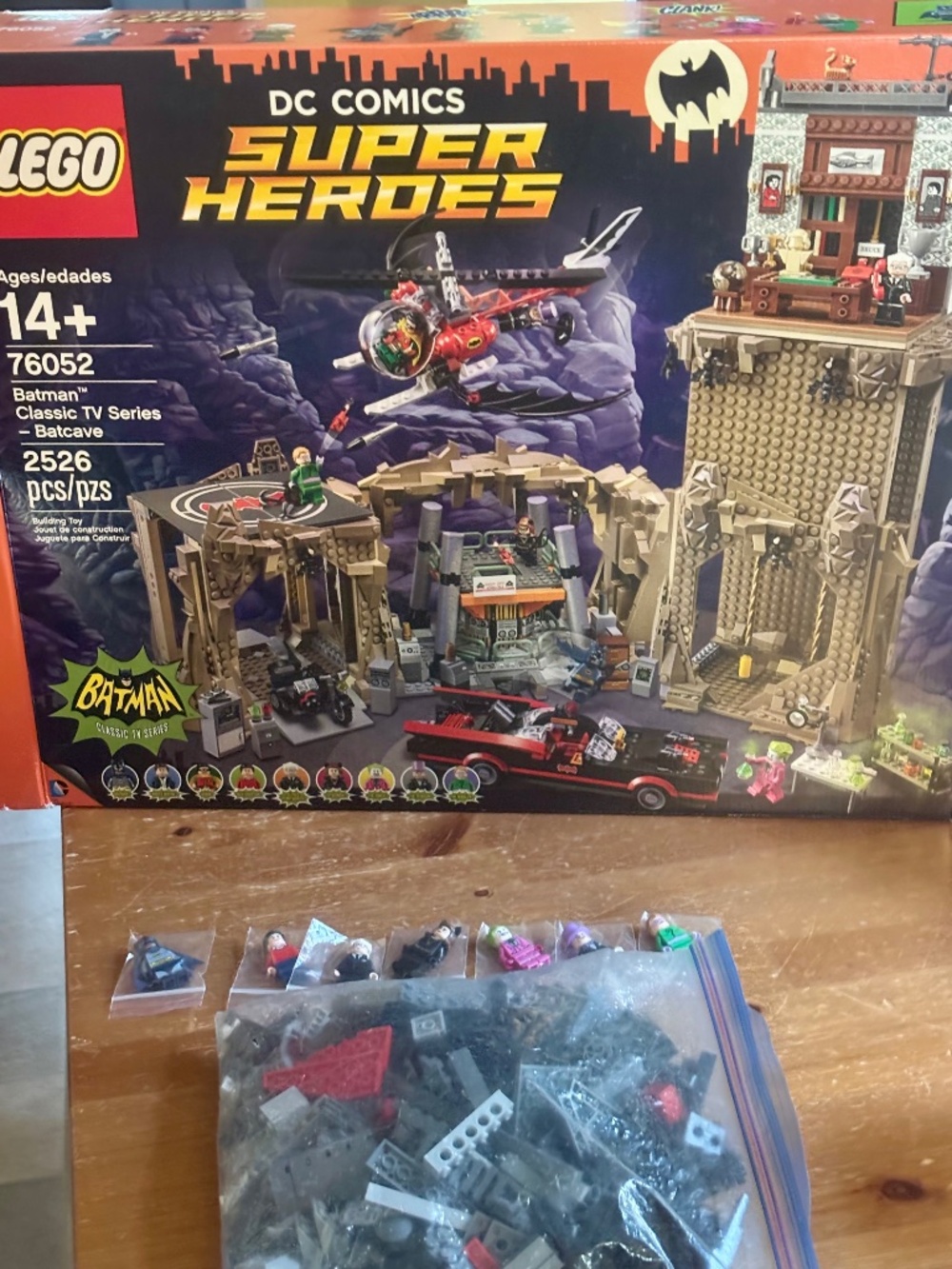 LEGO BATMAN CLASSIC TV~ Batcave 76052 PLEASE READ DESCRIPTION. Partial Set.